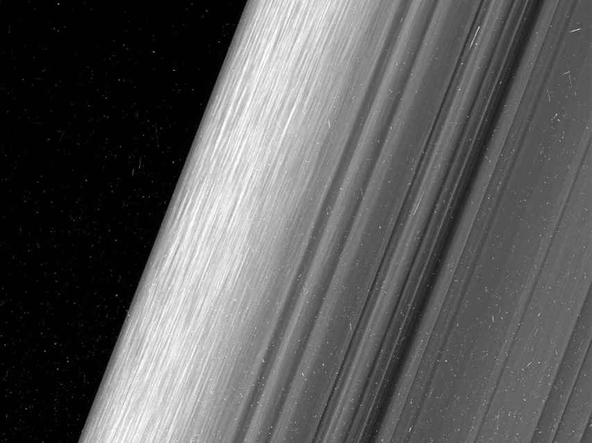 Imagen captada por la nave de la NASA de los anillos de Saturno