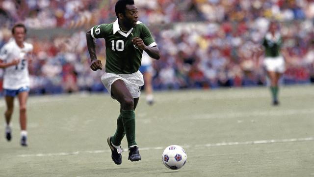 Pelé en un partido con el NY Cosmos en 1977.