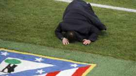 Simeone se lamenta tras un fallo del Atlético de Madrid.