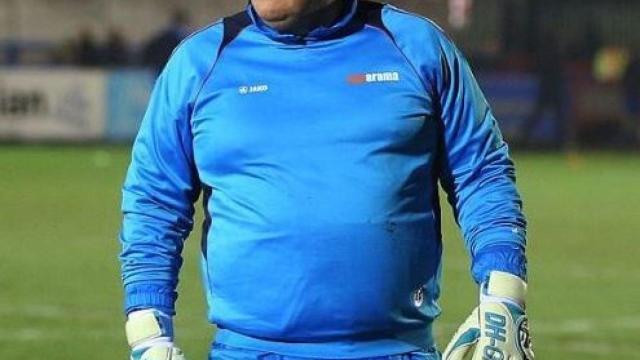 Wayne Shaw, durante un partido con el Sutton.