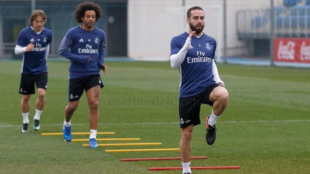 Carvajal, Modric y Marcelo entrenando sobre el césped