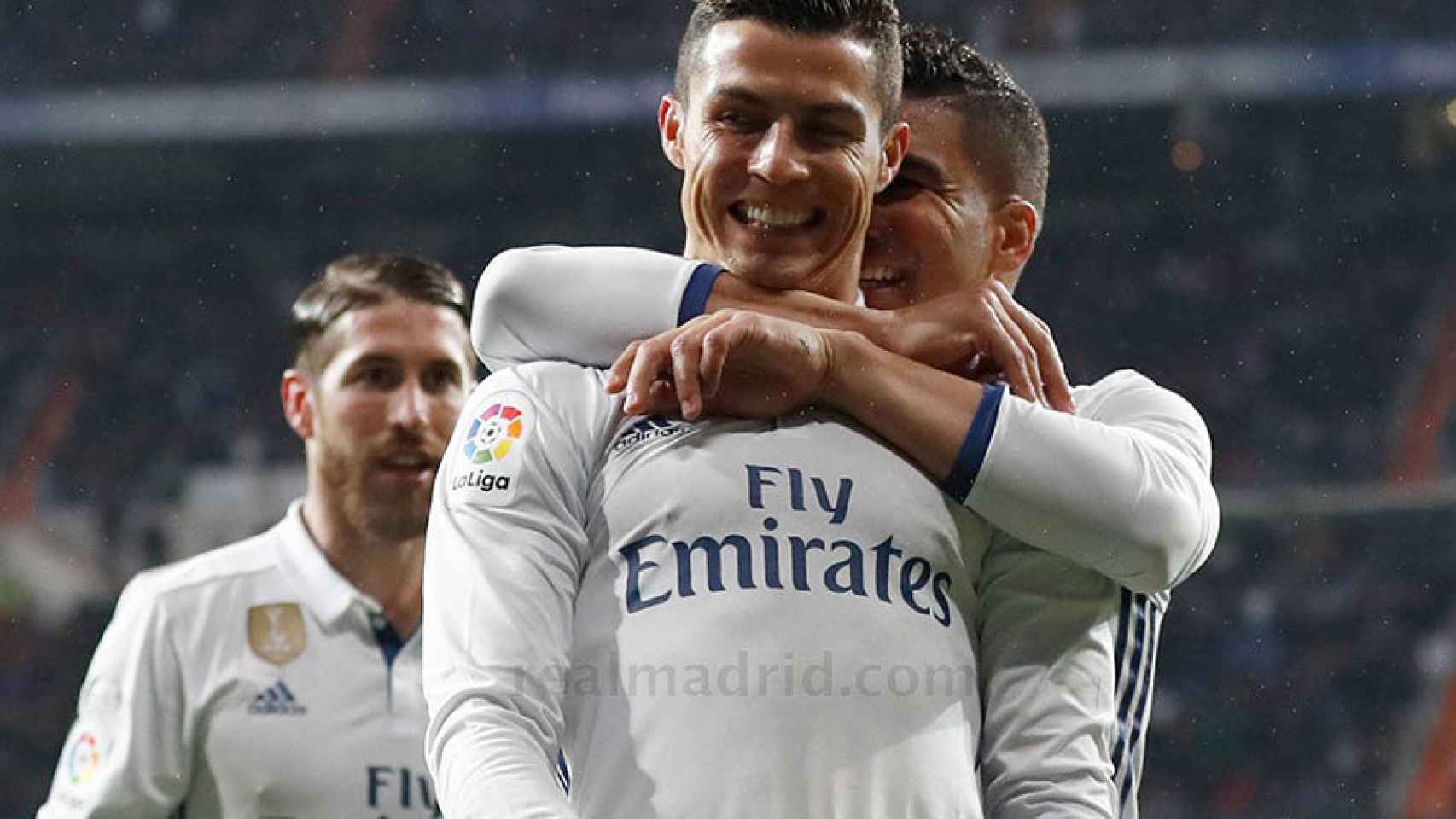 Cristiano Ronaldo y Casemiro celebran un gol.