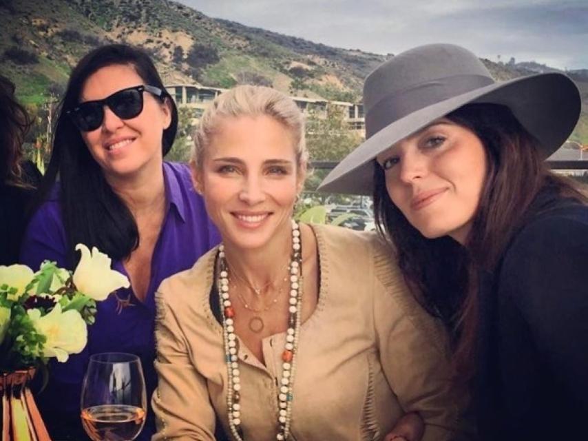 Marta Milans (a la izquierda), junto a Elsa Pataky y una amiga.