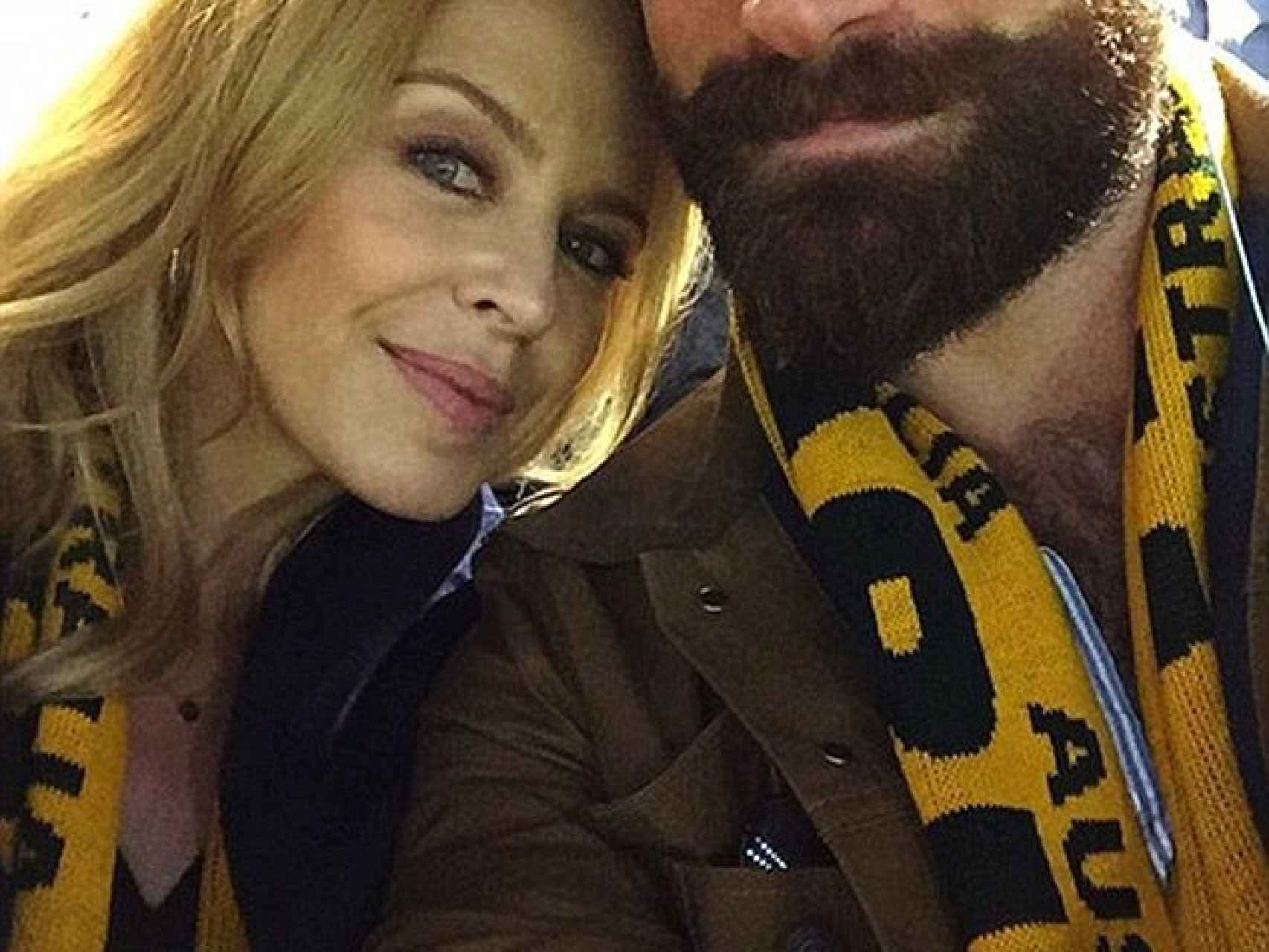 Kylie Minogue y Joshua Sasse en una fotografía de Instagram.