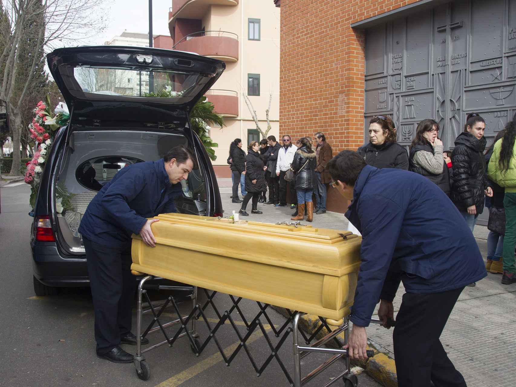 Funeral de la niña de seis años que falleció en Zamora en circunstancias que se están investigando.