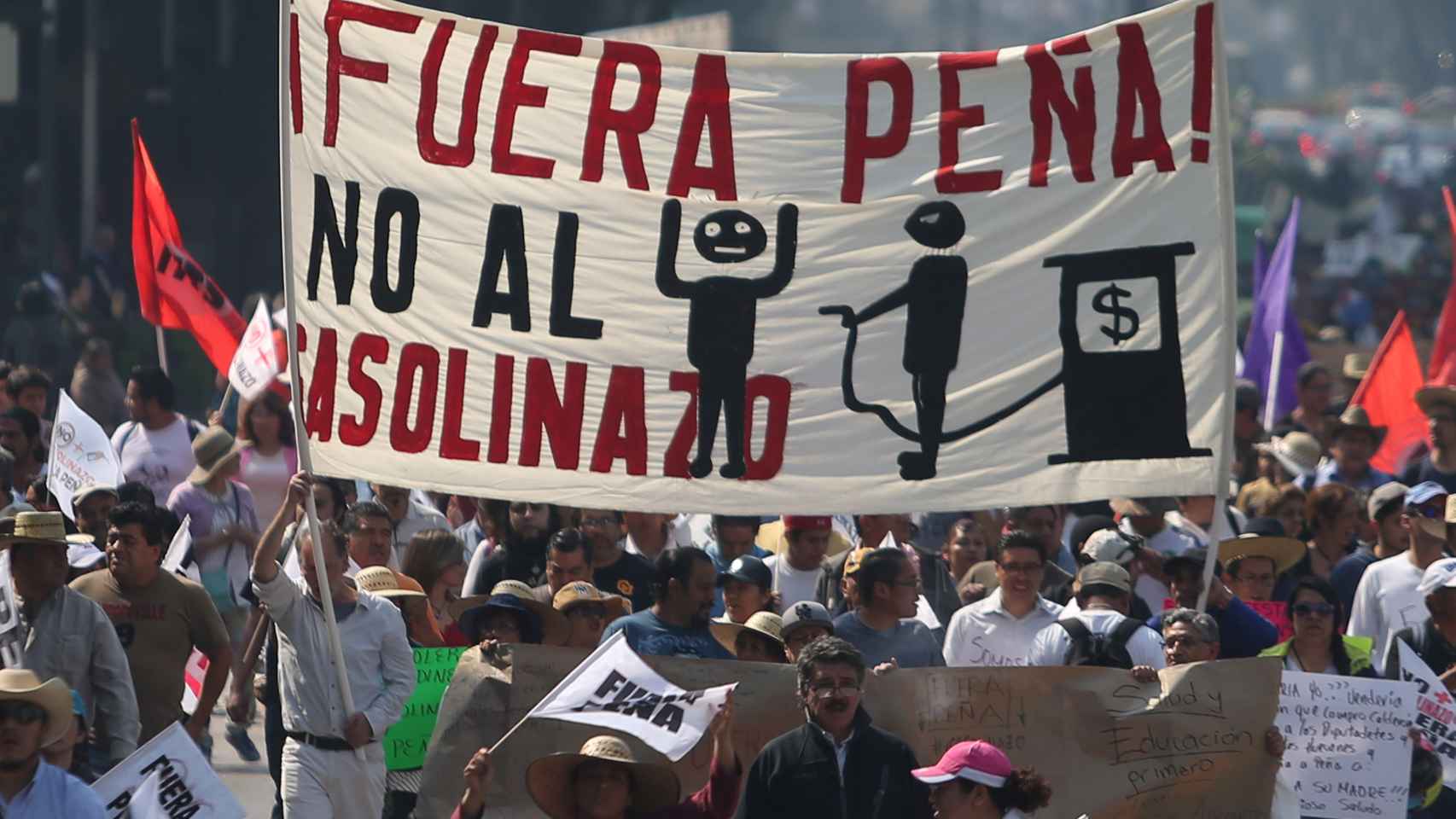 Las protestas se suceden en México contra la polémica medida.