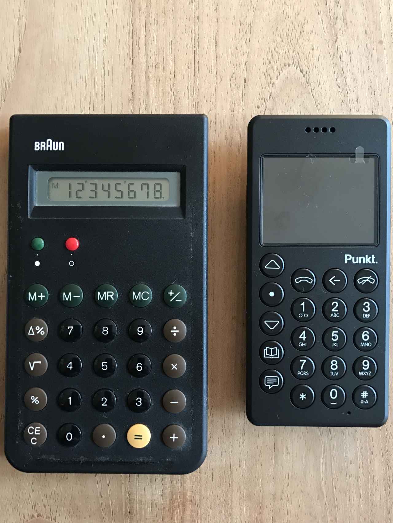 La calculadora ET66 y el nuevo móvil de Punkt.