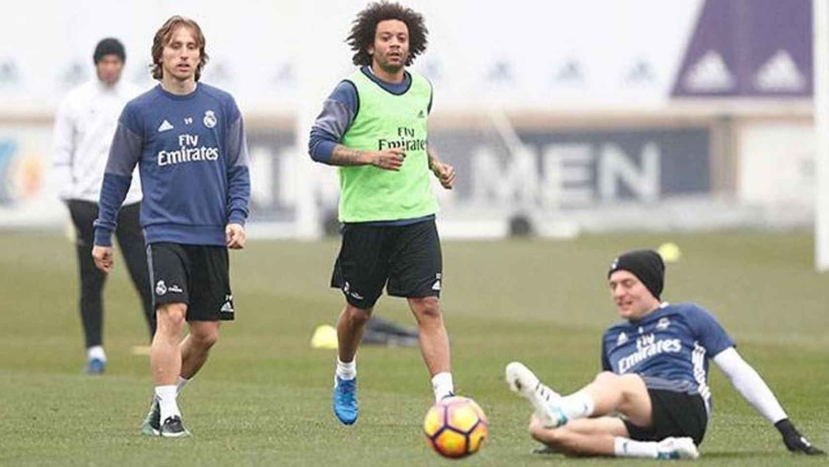 Modric y Marcelo entrenan con el grupo