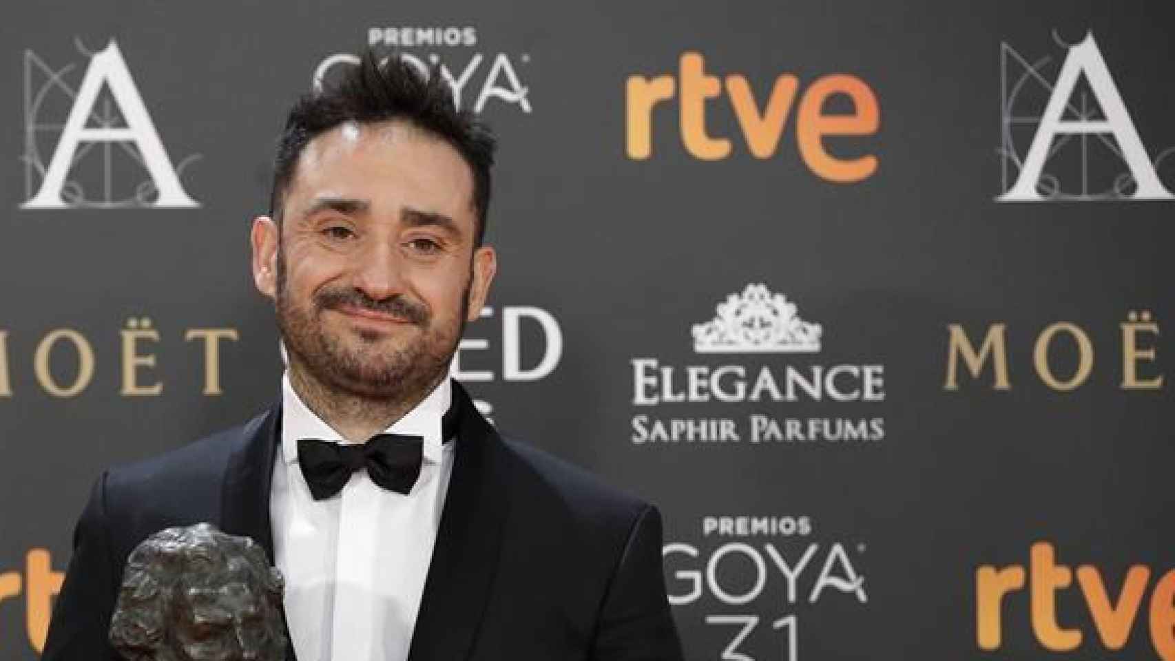 Juan Antonio Bayona, con su Goya al Mejor director.
