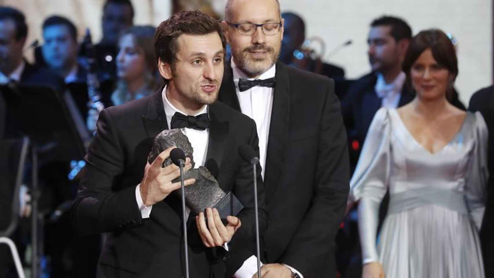 El director y guionista Raúl Arévalo recibe el Goya al mejor guiión original.