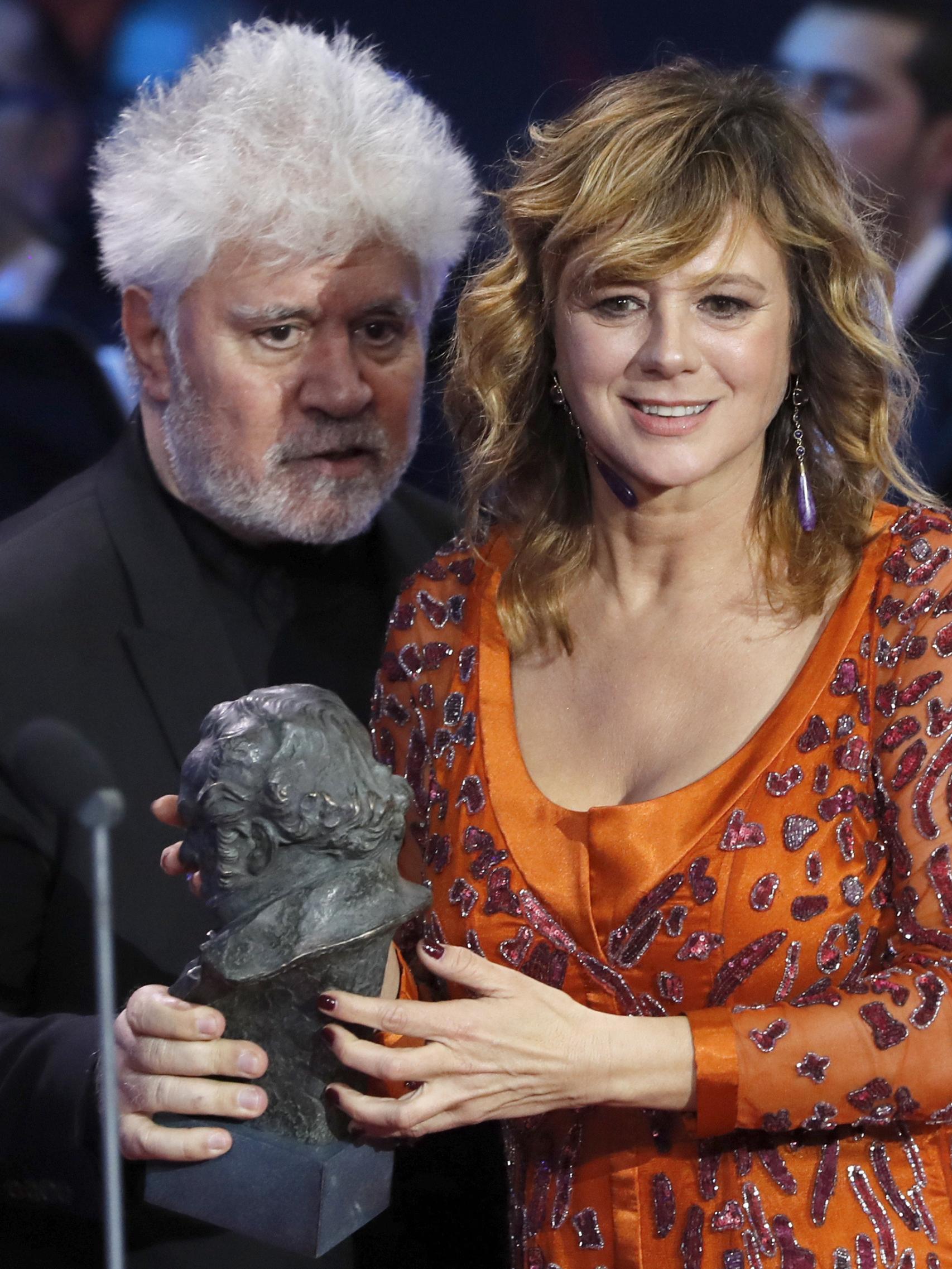 Emma Suárez con Pedro Almodóvar.