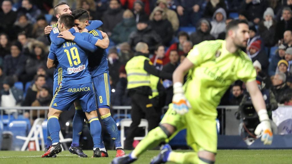 Los jugadores del Celta celebran uno de sus goles contra el Madrid.