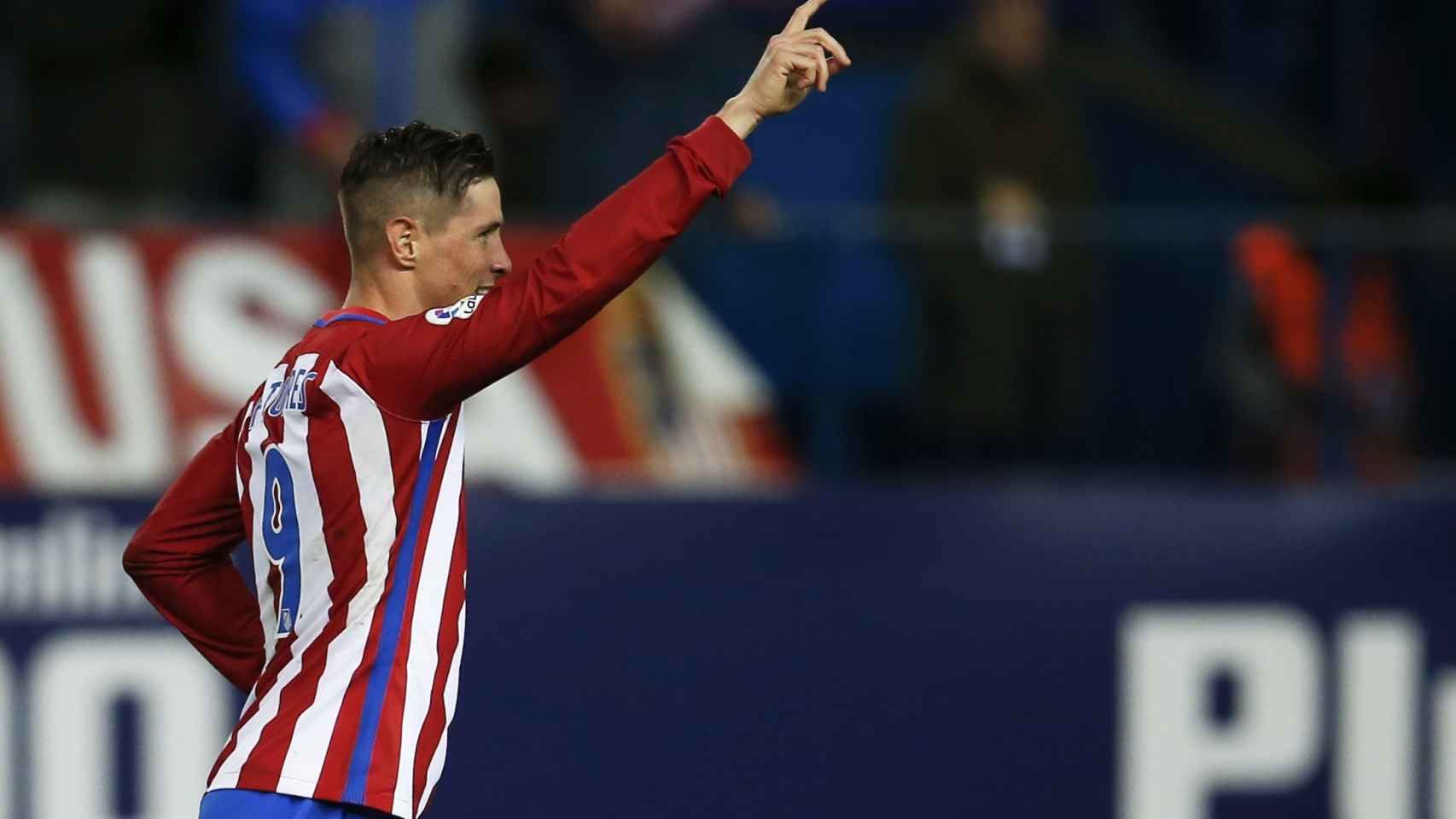 Fernando Torres celebra su gol contra el Atlético de Madrid.