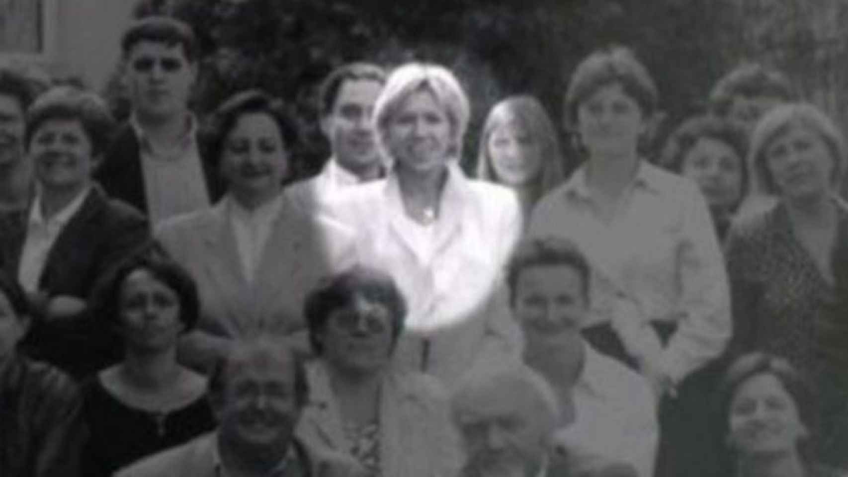 Brigitte Macron (centro) en su época de profesora de instituto, cuando se enamoró de su alumno y ahora marido