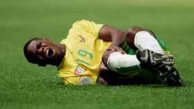 Assemoassa, en el momento de su lesión (Mundial de Alemania, partido Togo-Corea del Sur).