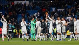 Los jugadores del Real Madrid agradeciendo a la aifición