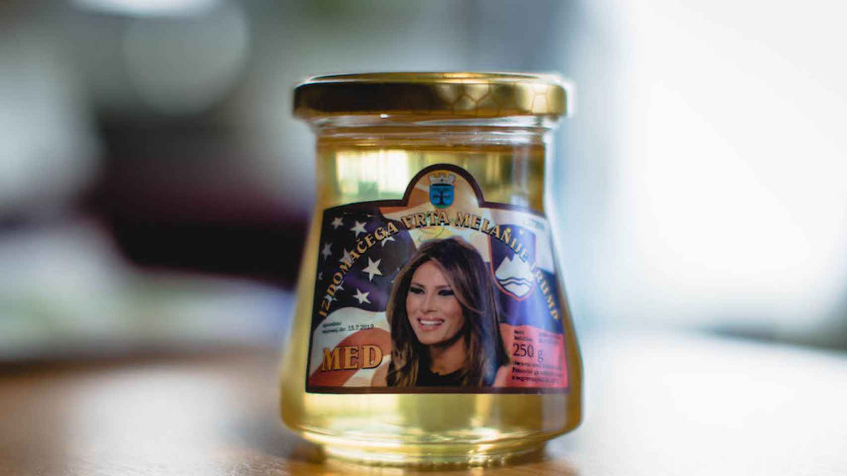Melania Trump ha fernado la producción de una miel con su fotografía en la etiqueta