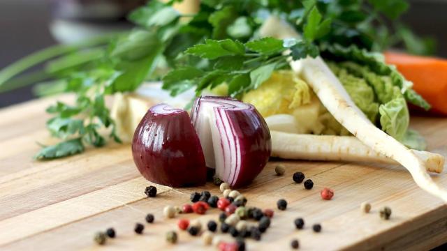 alimentos verduras en tabla