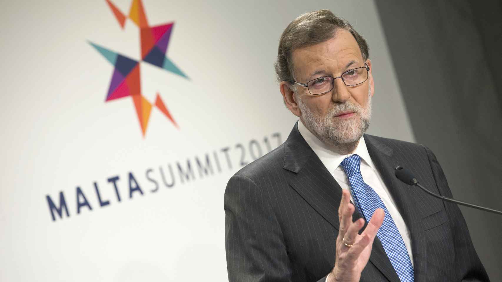 Rajoy durante una rueda de prensa en la cumbre de Malta