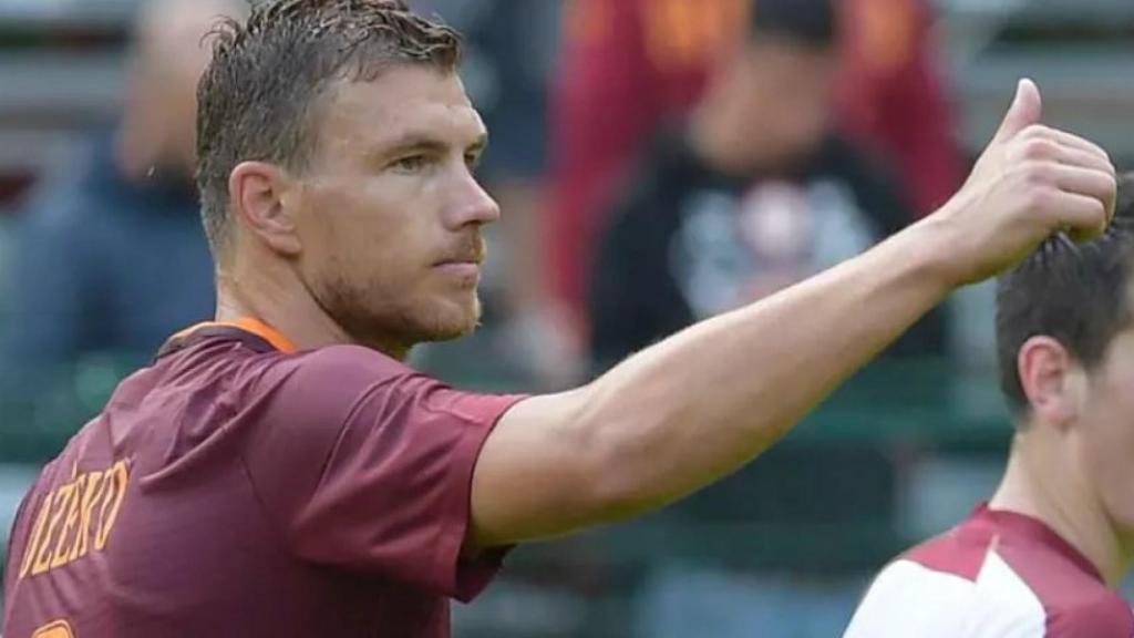 Dzeko en un partido con la Roma   Foto: asroma.com