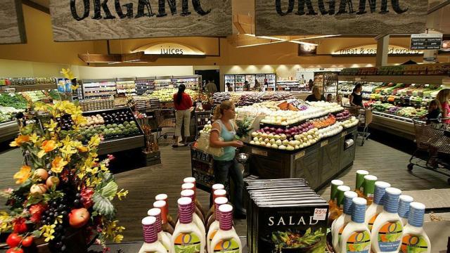 New Safeway Opens With Focus On Organic Goods