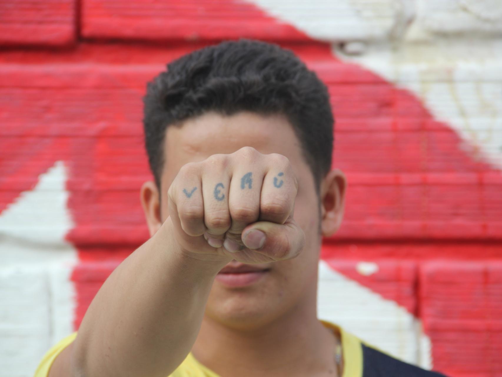 Manuel escapó de la guerrilla cuando tenía 15 años.