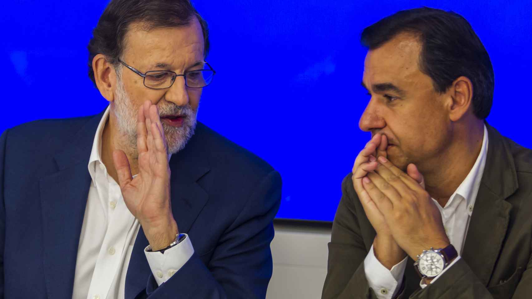 Fernando Martínez Maíllo junto a Mariano Rajoy.