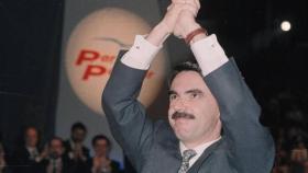 Imagen de archivo del expresidente José María Aznar durante un mitin en los años 90.
