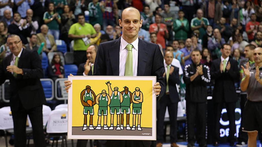 Carlos Jiménez en su homenaje con el Unicaja. Foto: acb.com