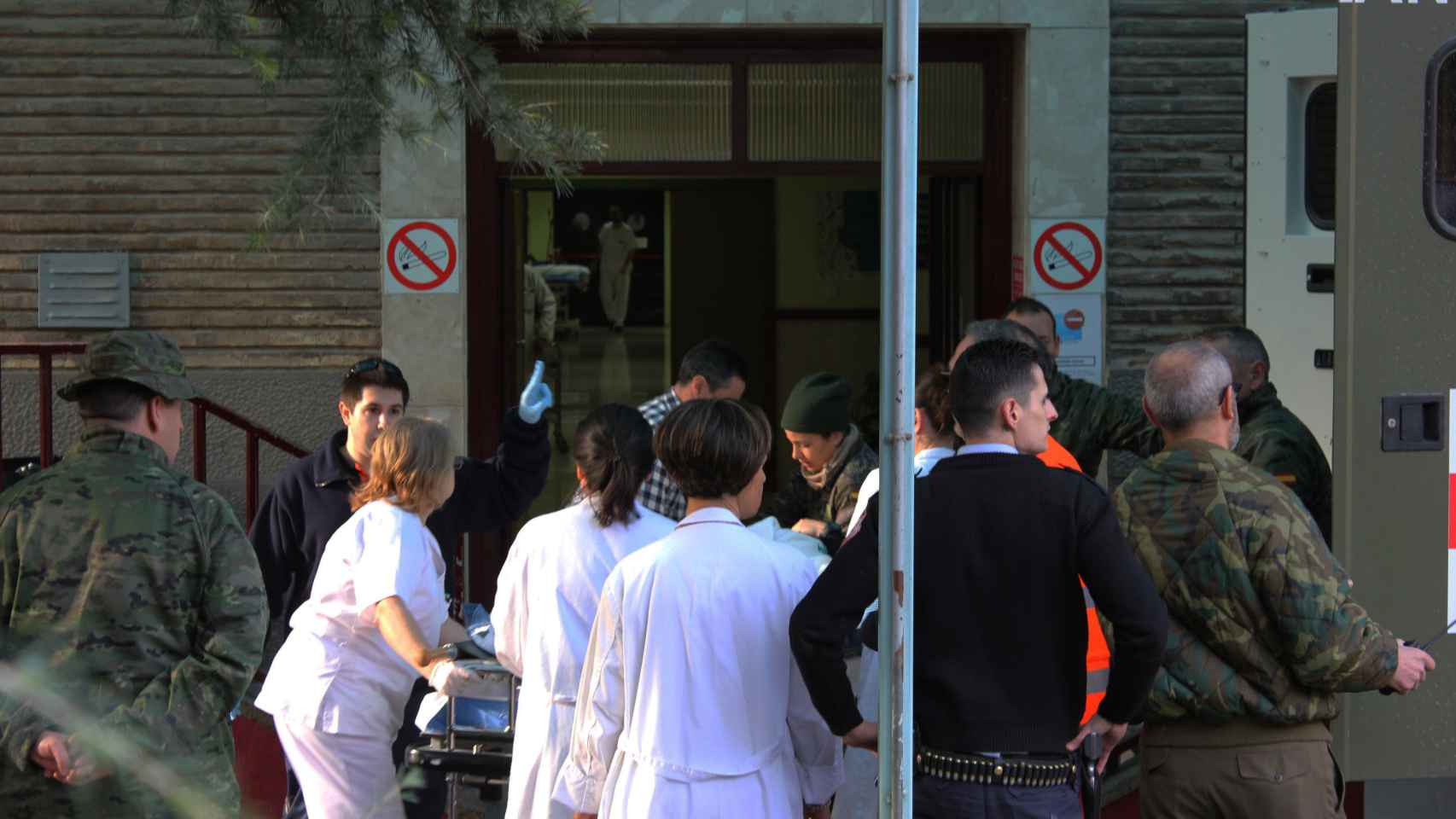 Los militares heridos entrando en el hospital de Zaragoza