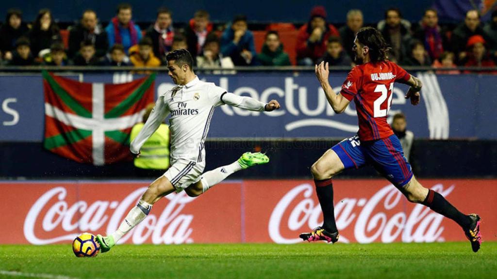 Cristiano Ronaldo tirando a puerta