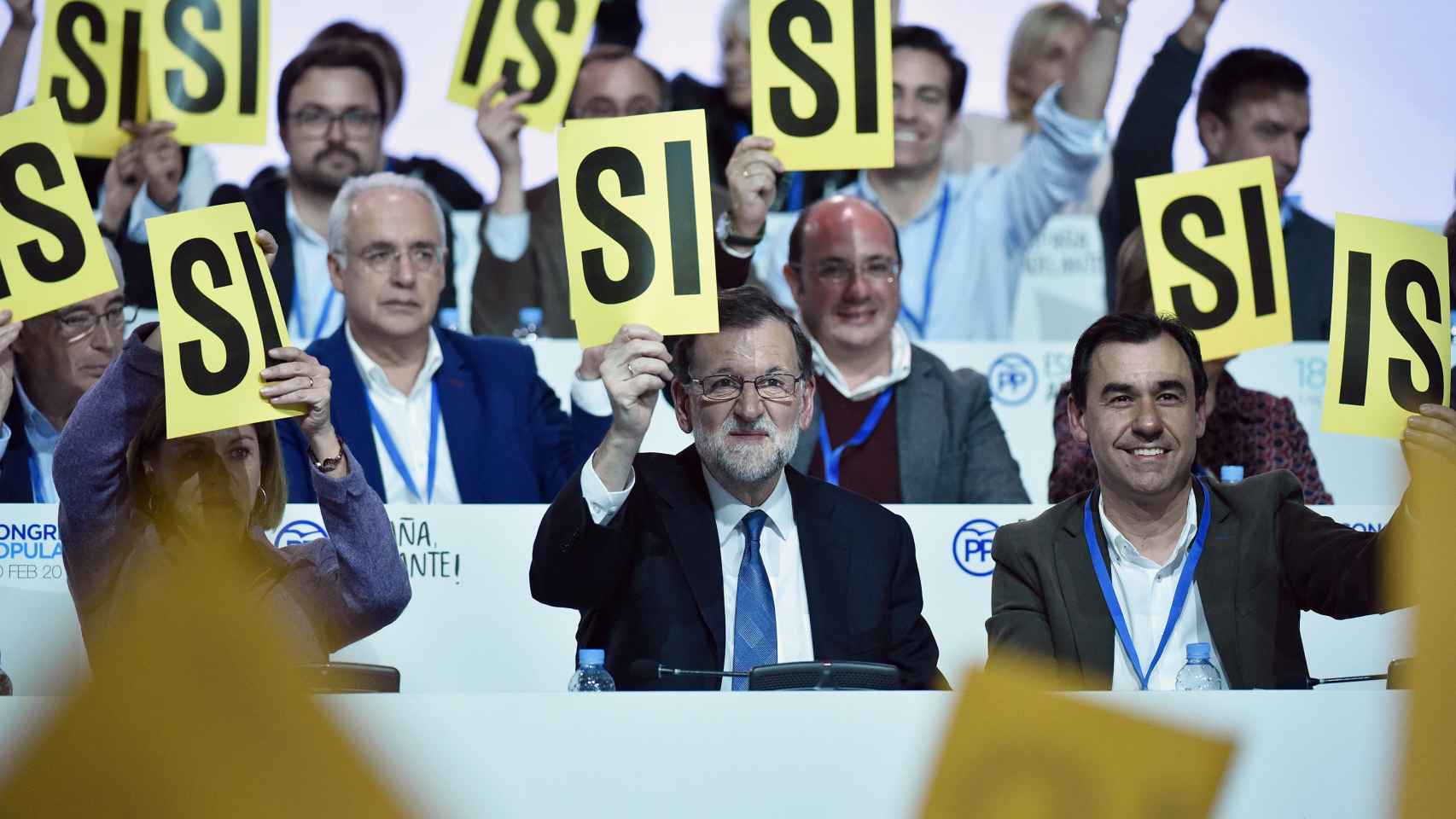 Rajoy, junto a Martínez-Maillo durante una de las votaciones de este sábado.