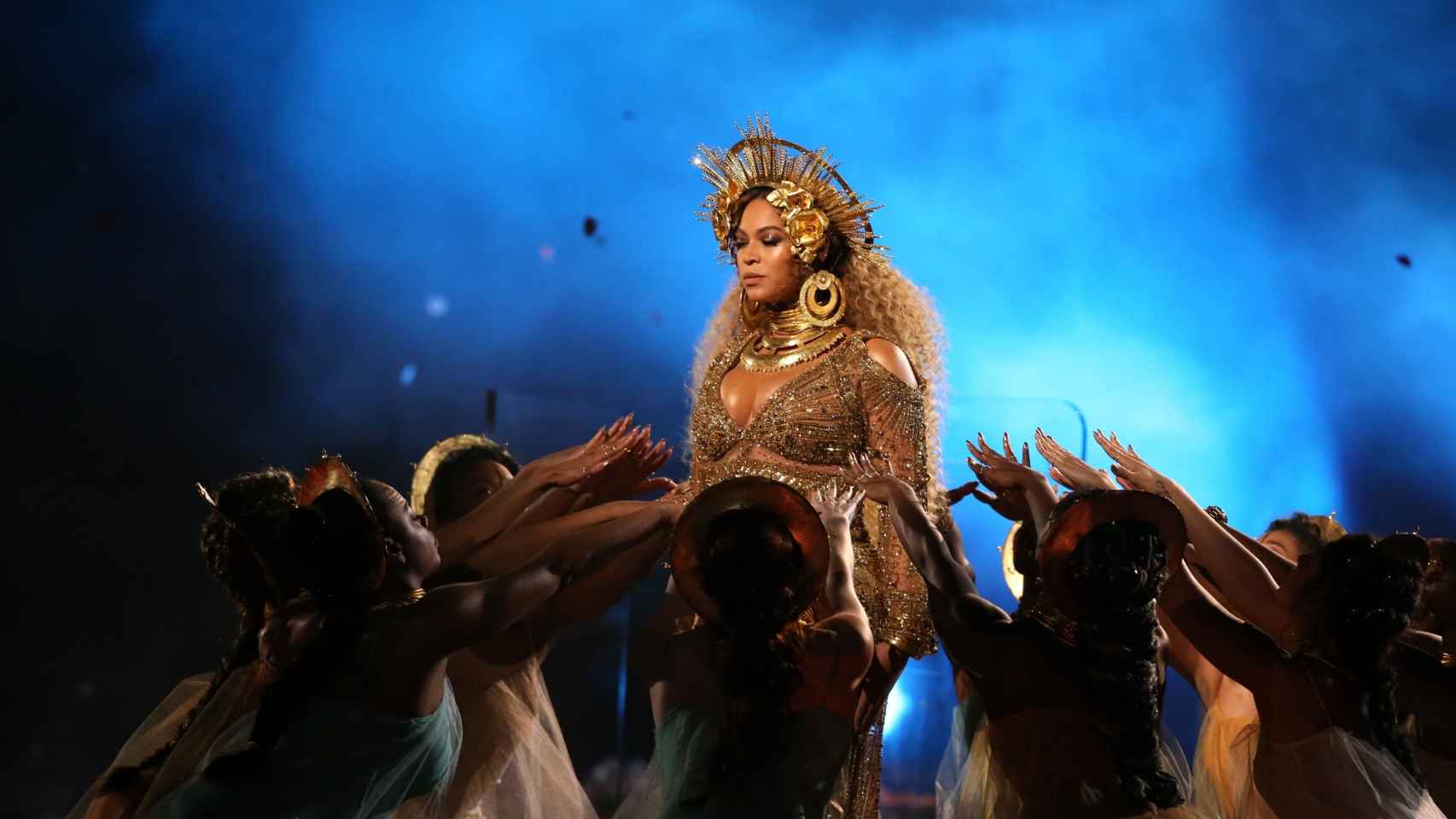 Beyoncé durante su actuación en la gala de los Grammy.