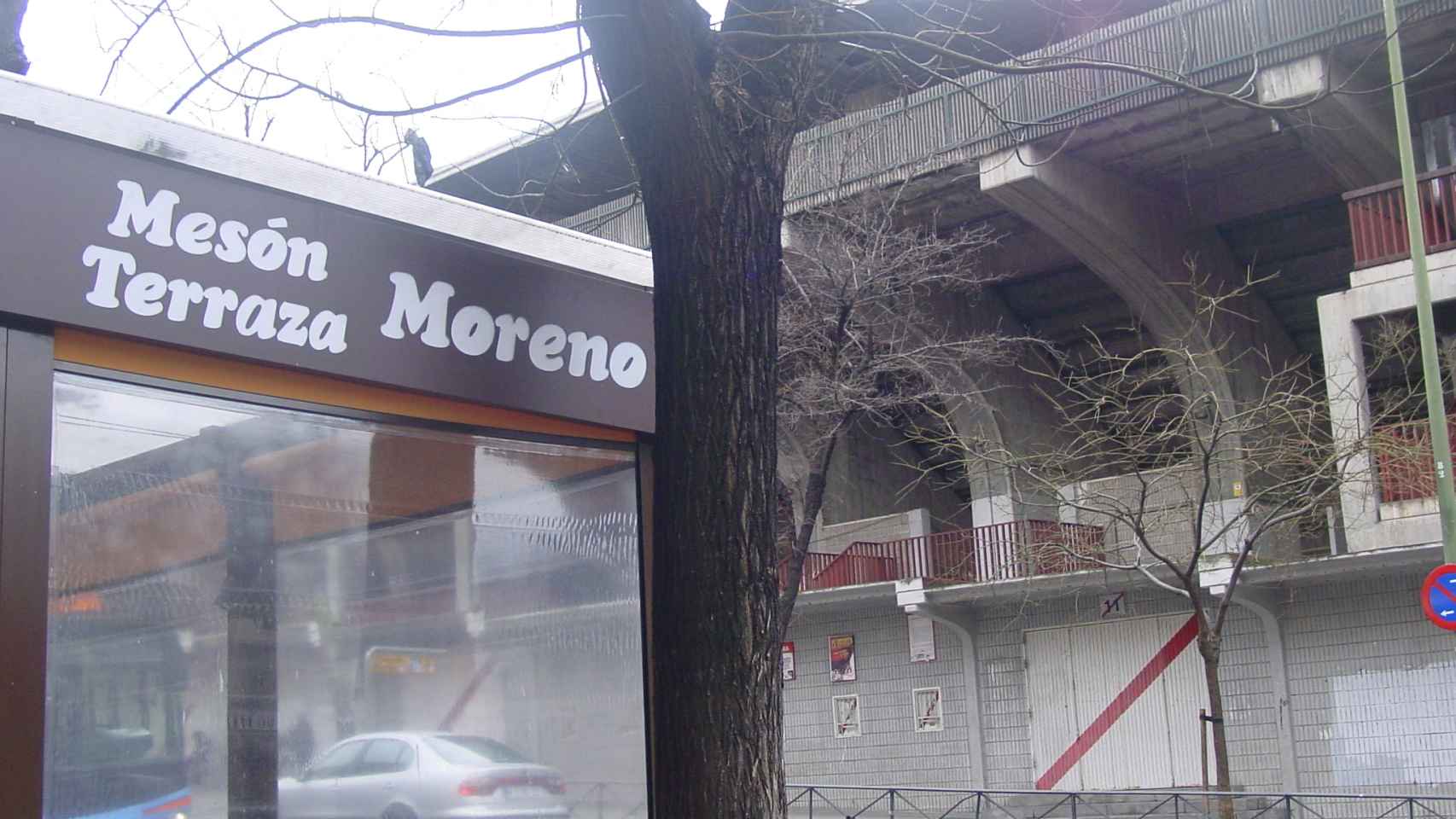 El Mesón Moreno frente al estadio de Vallecas.