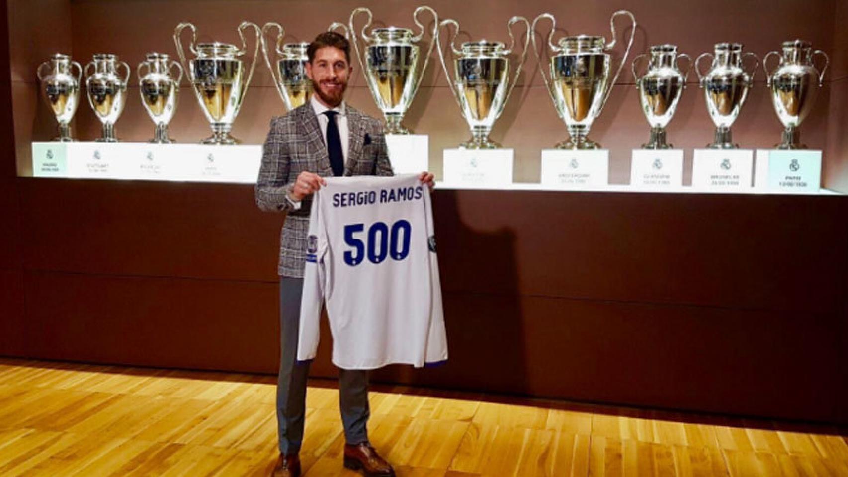 Ramos durante el acto conmemorativo. Foto: Twitter (@SergioRamos)