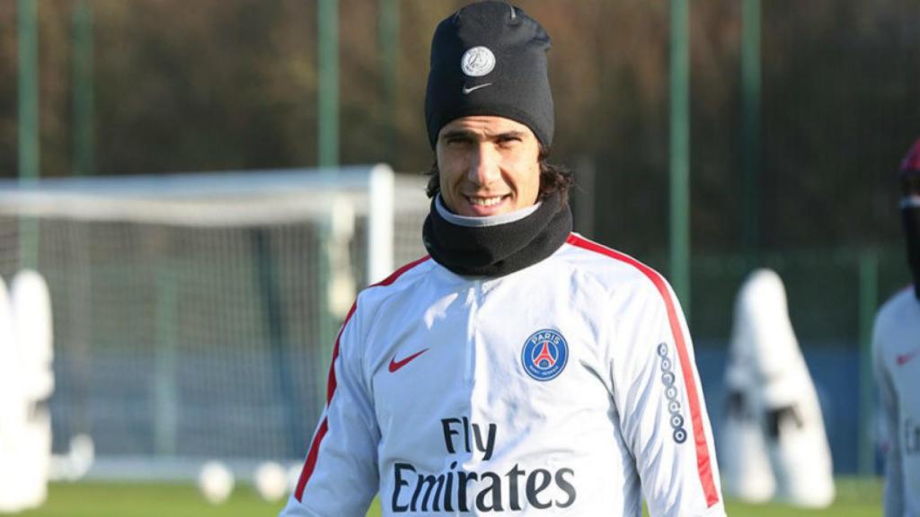 Cavani entrenado con el PSG. Foto: @ECavaniOfficial