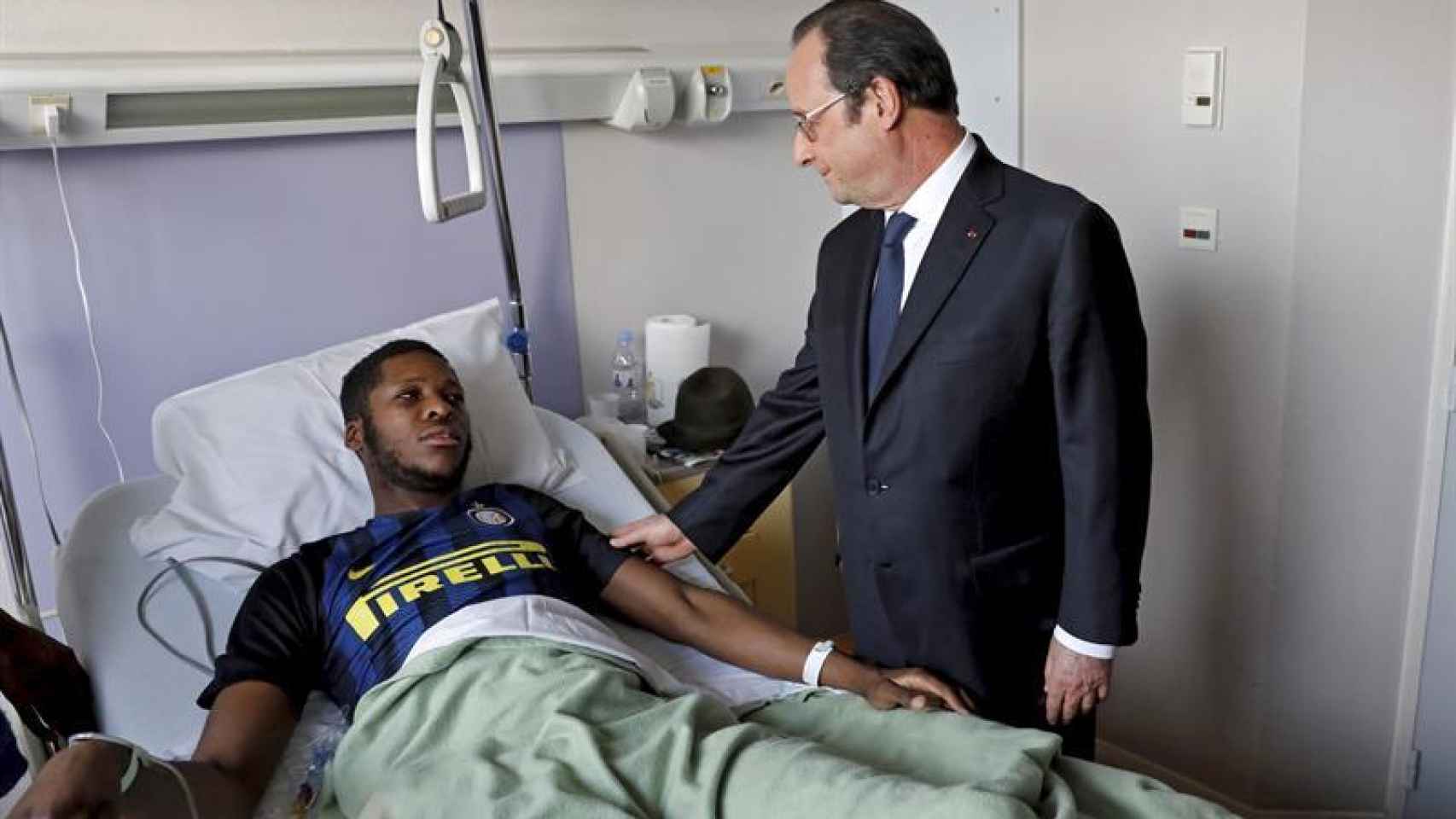 Hollande visitó a Théo L. en el hospital el 8 de febrero para mostrar su apoyo a la víctima.