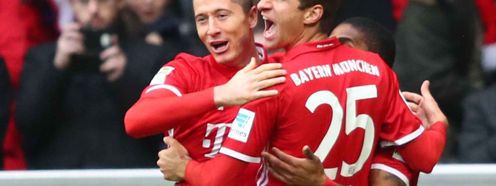 Lewandowski y Müller celebran un gol con el Bayern.