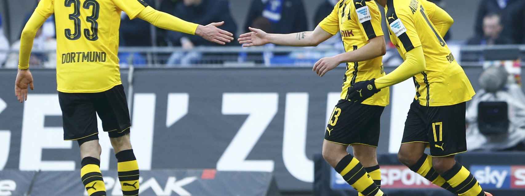 Jugadores del Borussia Dortmund celebran un gol.