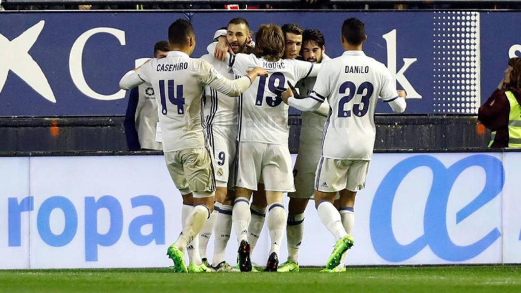 Los jugadores del Real Madrid celebran un gol