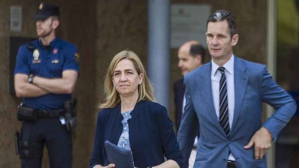 Cristina de Borbón e Iñaki Urgandarín tras una de las sesiones del juicio