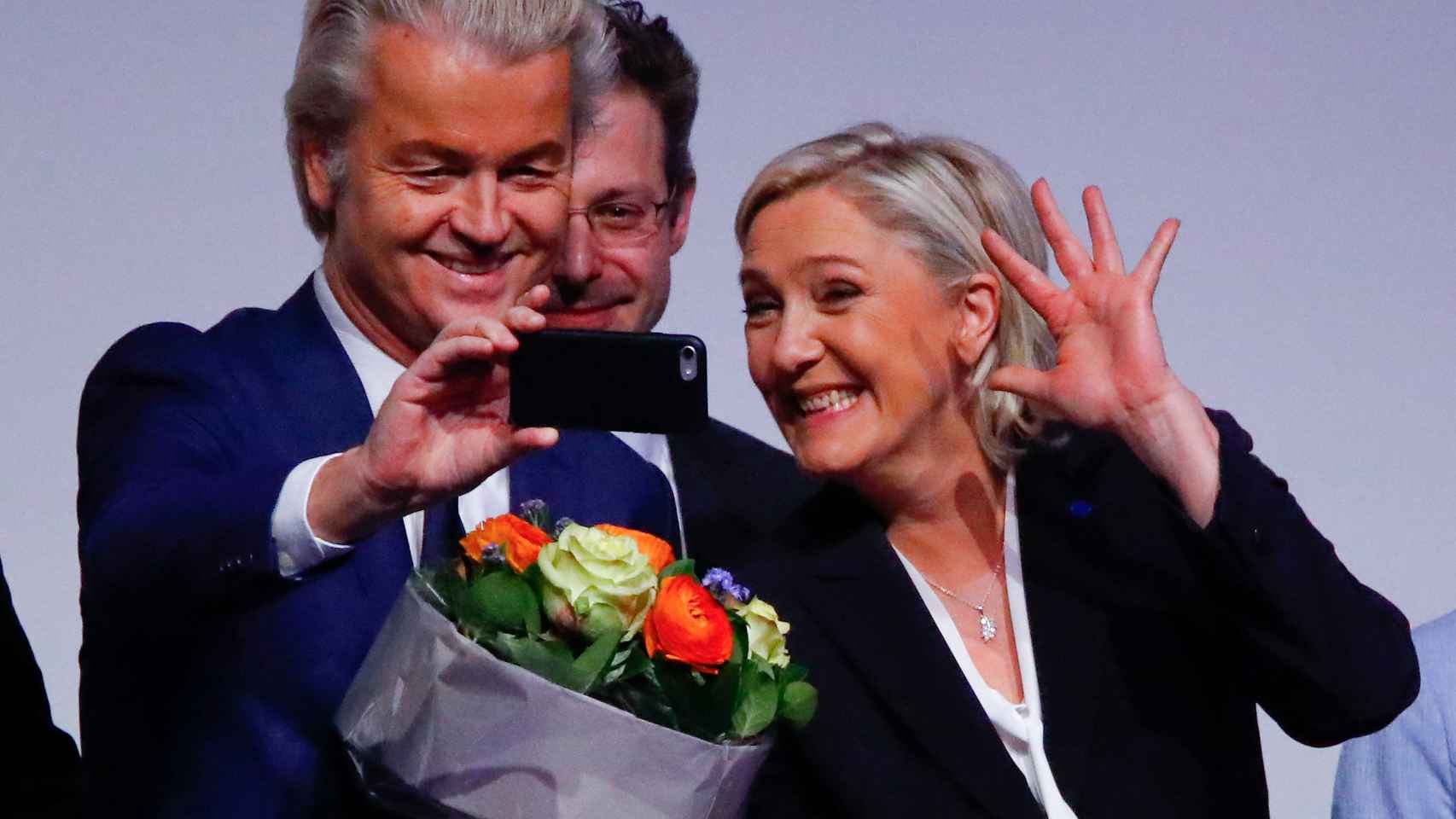 Wilders y Le Pen durante la cumbre de líderes populistas en Coblenza