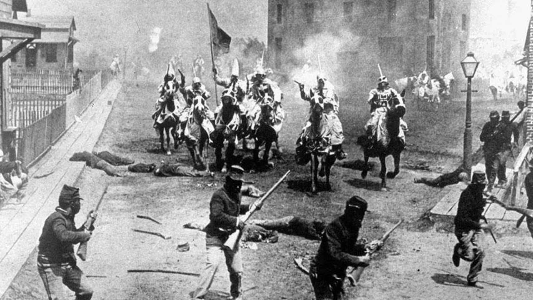 Fotograma de la película de 1915, El nacimiento de una nación.