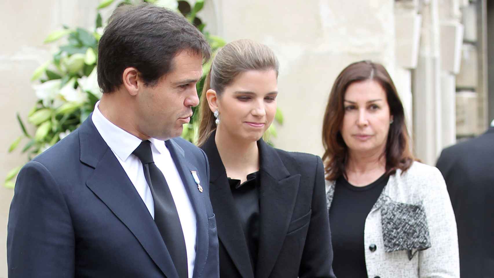 Luis Alfonso de Borbón con su esposa, Margarita Vargas, y su madre, Carmen Martínez Bordiú.