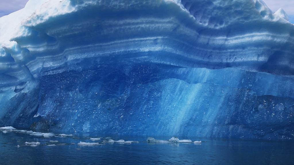 Un iceberg en Qaqortoq, Groenlandia.