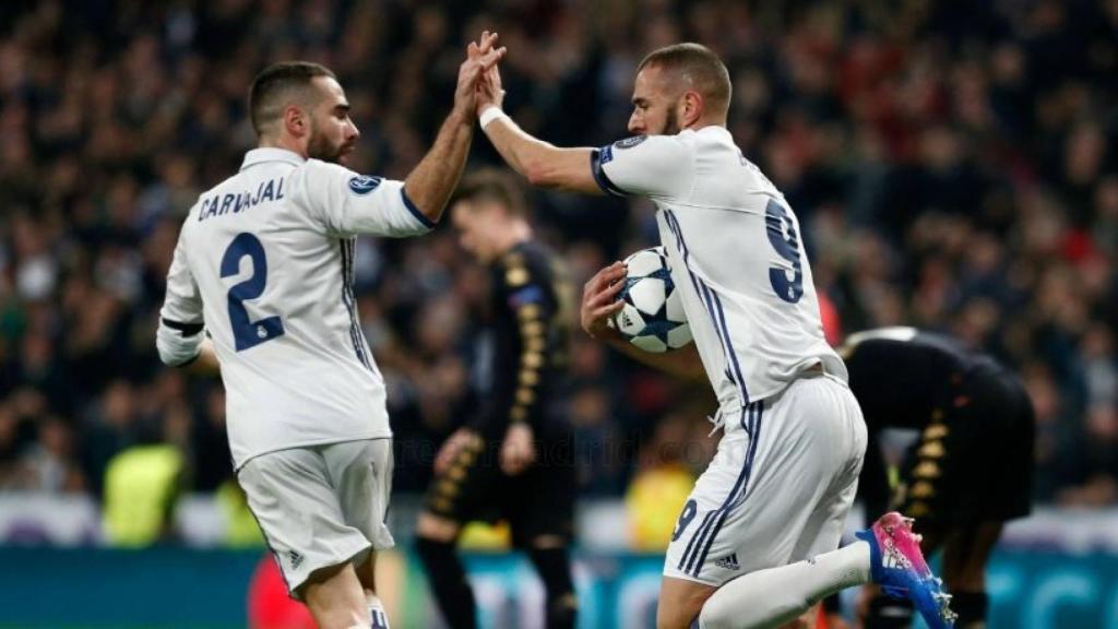 Benzema celebra su gol contra el Nápoles