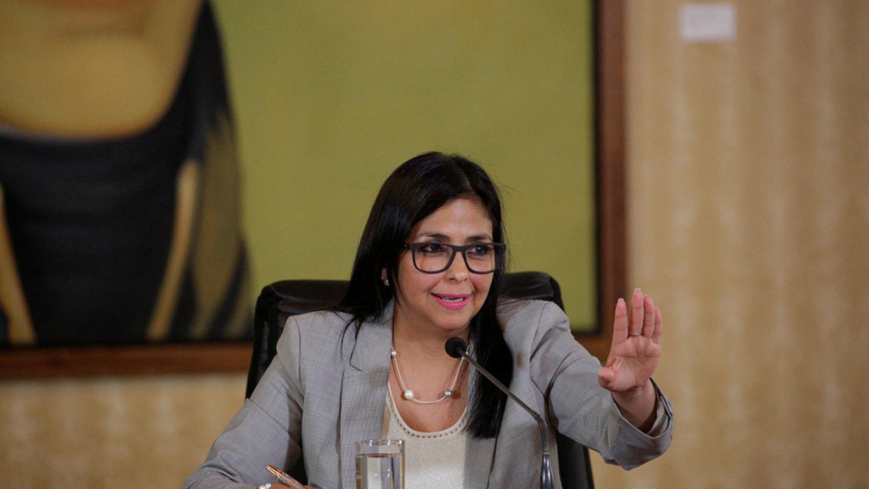 La canciller de Venezuela, Delcy Rodríguez, explica la decisión del cierre de CNN en Español.