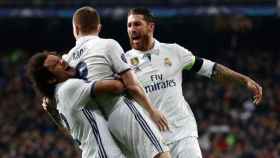 Kroos celebra junto a Ramos y Marcelo su tanto ante el Nápoles