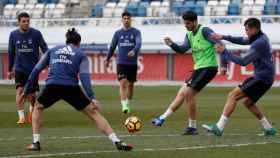 Los jugadores del Madrid juegan un partidillo durante el entrenamiento