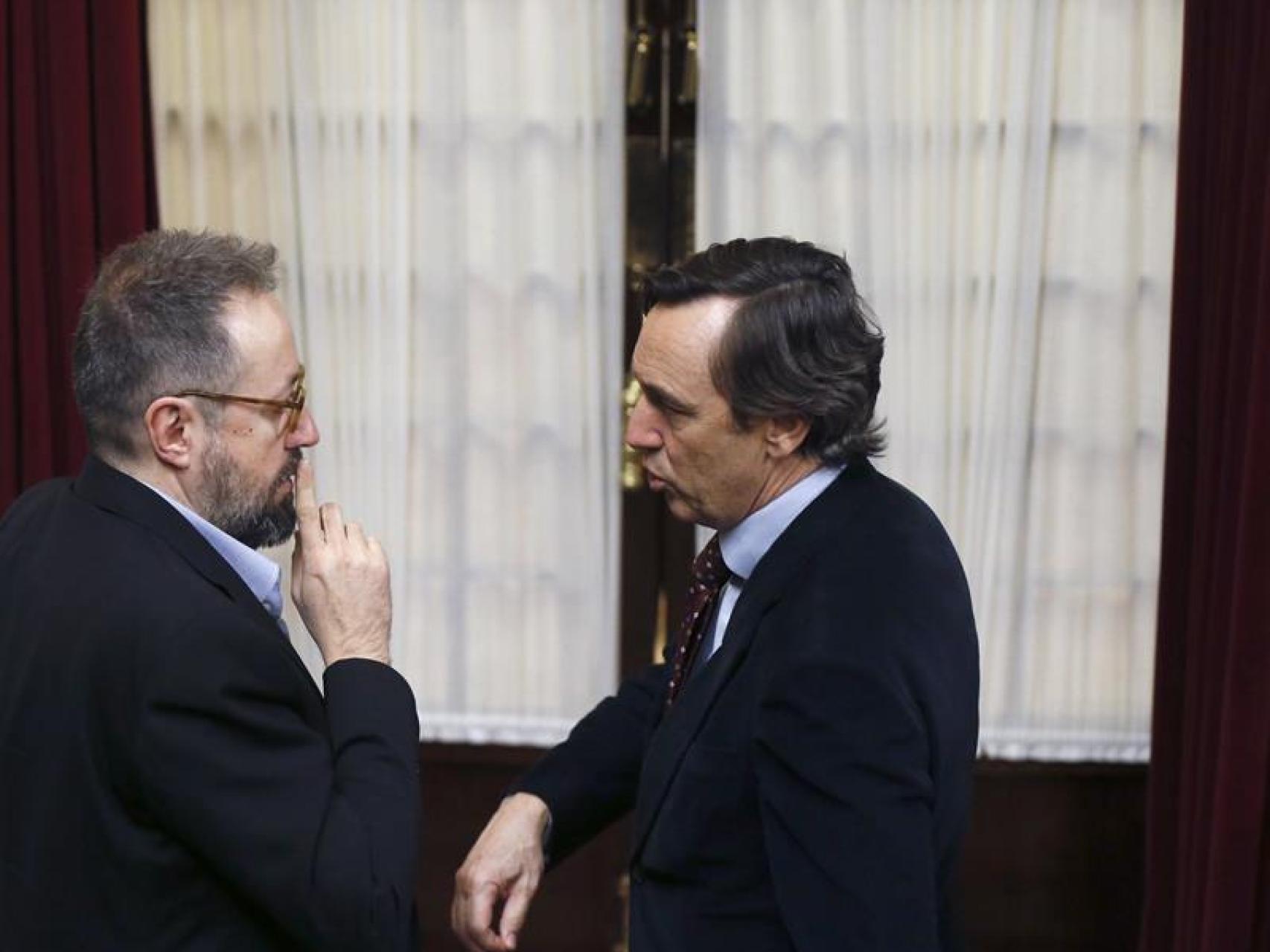 Girauta y Hernando conversan en el Congreso.